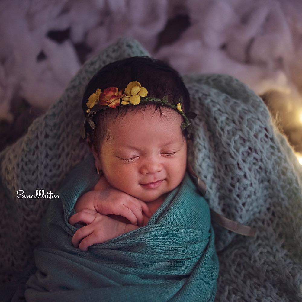 10 Wajah imut Adrenaa anak Olla Ramlan saat pemotretan bertema Disney