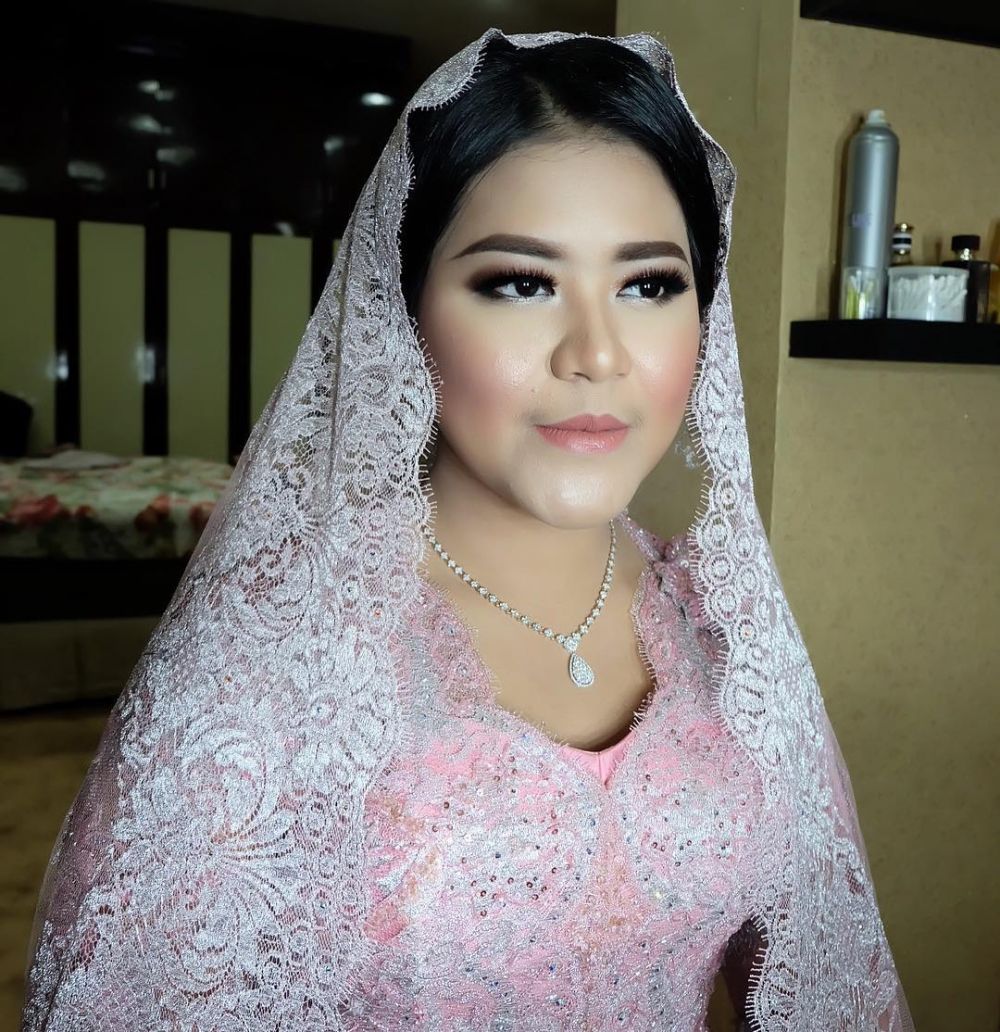 Begini tampilan makeup Kahiyang Ayu saat acara pemberian marga