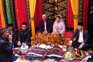 Ini 3 pemberian untuk Kahiyang setelah menyandang marga Siregar