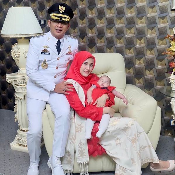 7 Seleb Indonesia ini menikah dengan pramugari, siap dibawa terbang