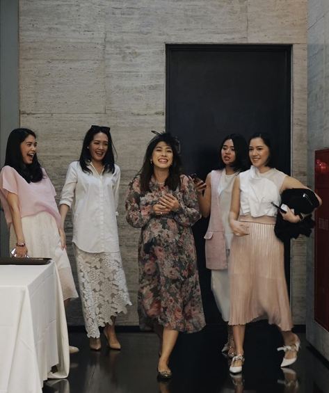 8 Potret serunya baby shower Aliya Rajasa, dapat kejutan dua kali nih