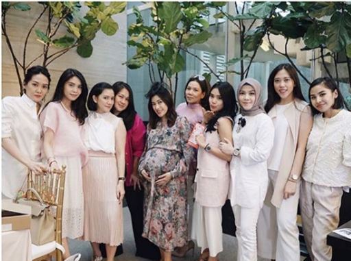 8 Potret serunya baby shower Aliya Rajasa, dapat kejutan dua kali nih