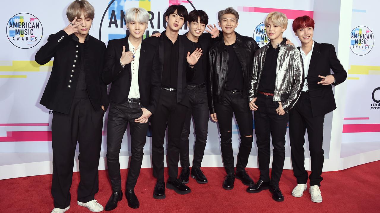 6 Outfit style BTS saat tampil di America Music Awards 2017