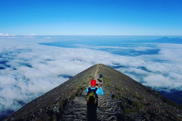 10 Potret keindahan panorama Gunung Agung sebelum meletus