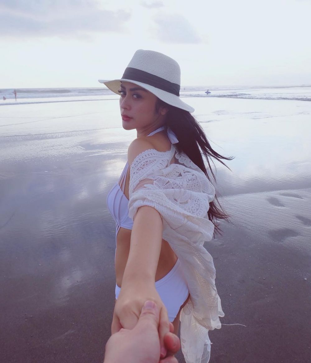 'Tiang Listrik' jadi lagu, ini 10 foto seksi Selvi Kitty penyanyinya