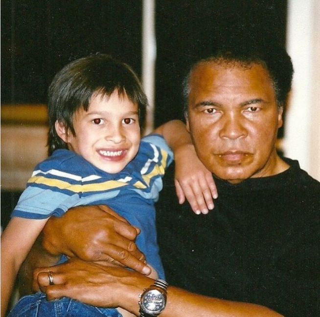 10 Potret Biaggio Ali Walsh, model tampan yang juga cucu Muhammad Ali