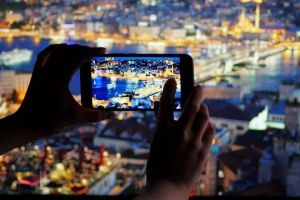 5 Pilihan smartphone yang andal buat berburu foto di malam hari