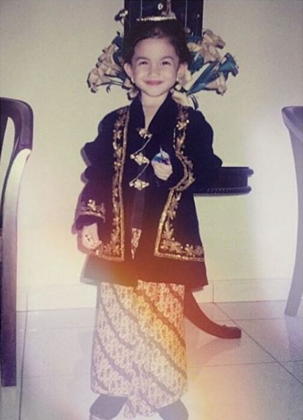 4 Foto cantiknya Ariel Tatum dalam balutan busana adat