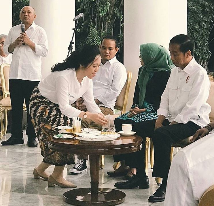 Evani Jesslyn, barista cantik yang sajikan kopi untuk Presiden Jokowi