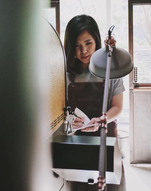 Evani Jesslyn, barista cantik yang sajikan kopi untuk Presiden Jokowi