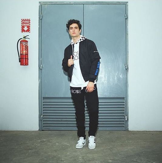 10 Potret Lucho Moroz, pacar baru Aura Kasih yang mirip aktor Twilight