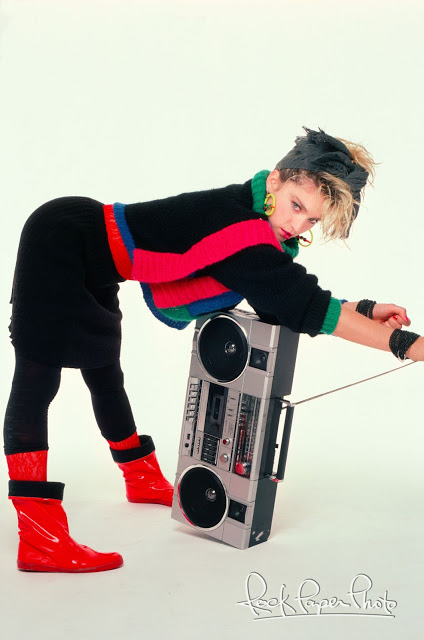 8 Foto langka Madonna saat awal karier era 1980an, cantiknya natural