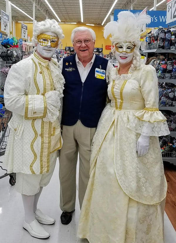 12 Orang ini berdandan aneh di tempat belanja, kok bisa pede sih?