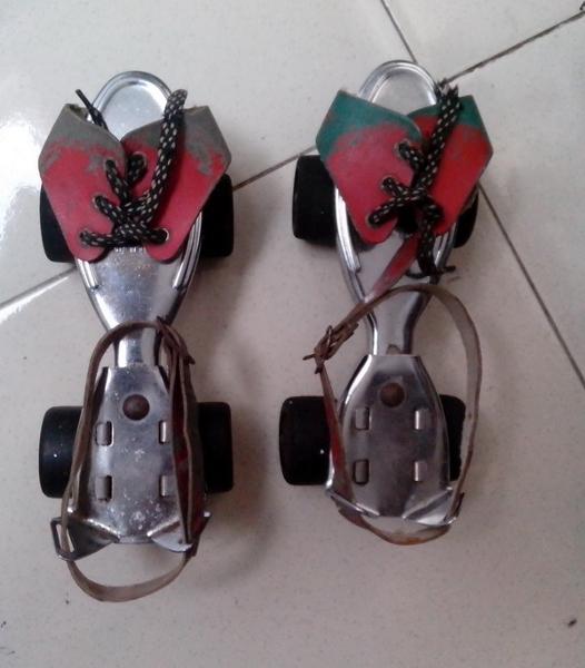 10 Sepatu roda jadul ini bentuknya unik banget