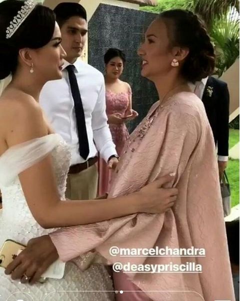 Empat tahun pacaran, Marcel Chandrawinata resmi menikah di Bali