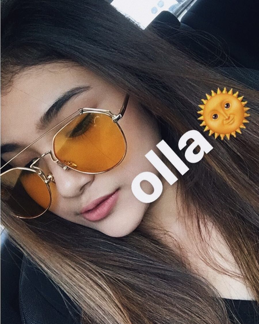 10 Gaya menggoda Maureen 'Siapa Takut Jatuh Cinta' saat berkacamata