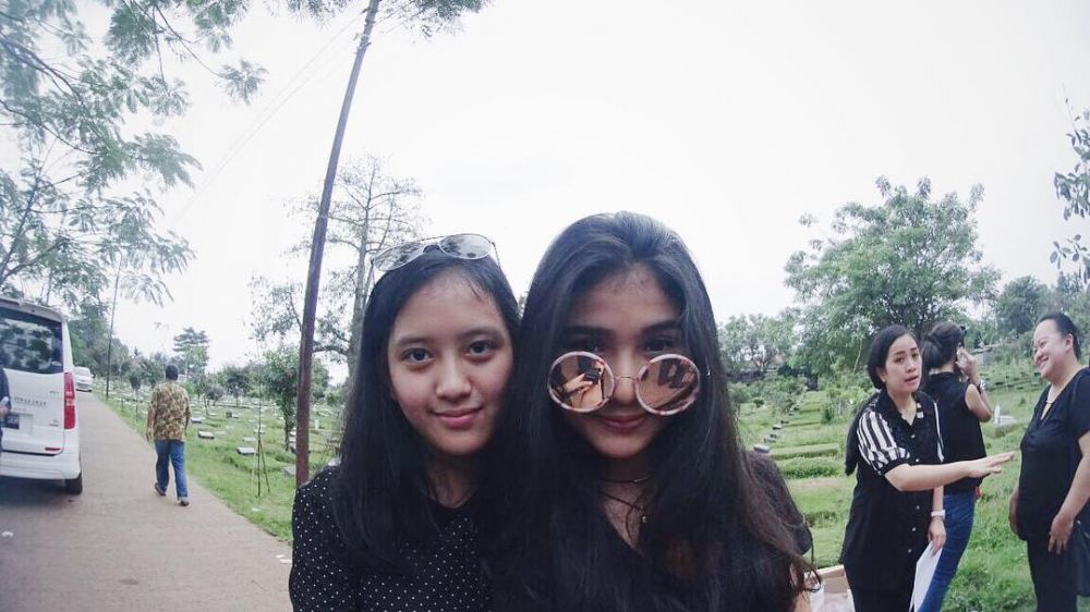 10 Gaya menggoda Maureen 'Siapa Takut Jatuh Cinta' saat berkacamata