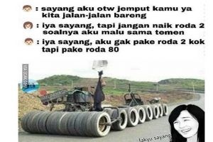 8 Meme cewek nggak mau naik motor ini bikin ngakak