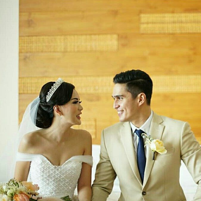 10 Potret romantis pernikahan Marcel Chandrawinata & Deasy, sweet abis
