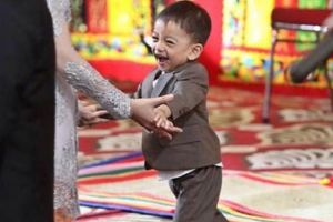 6 Tingkah lucu Jan Ethes di pesta adat Kahiyang-Bobby ini bikin gemes