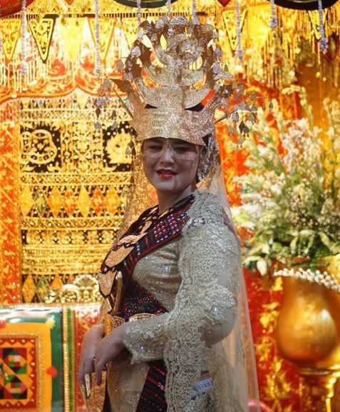 Beda gaya busana Kahiyang selama rangkaian prosesi pesta adat di Medan