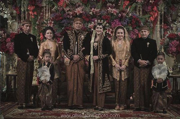 10 Bukti ibu mertua Kahiyang Ayu awet muda