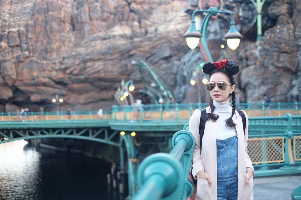 Usia kepala tiga, ini 10 gaya Yuanita Christiani yang masih bak ABG