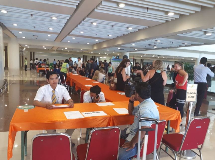 7 Momen terkini Bandara I Gusti Ngurah Rai, 445 penerbangan ditunda