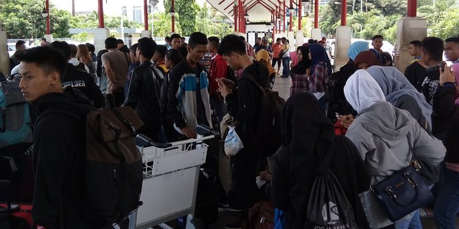7 Momen terkini Bandara I Gusti Ngurah Rai, 445 penerbangan ditunda