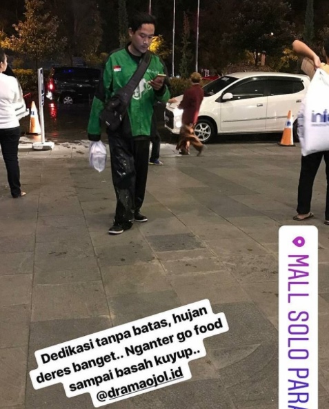 10 Potret perjuangan driver ojol ini bikin kamu stop keluhkan keadaan