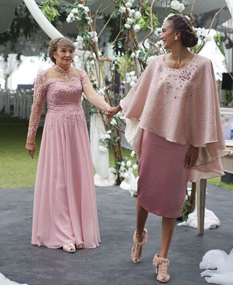 Biasa tampil tomboi, ini 10 gaya Nadine Chandrawinata mengenakan gaun