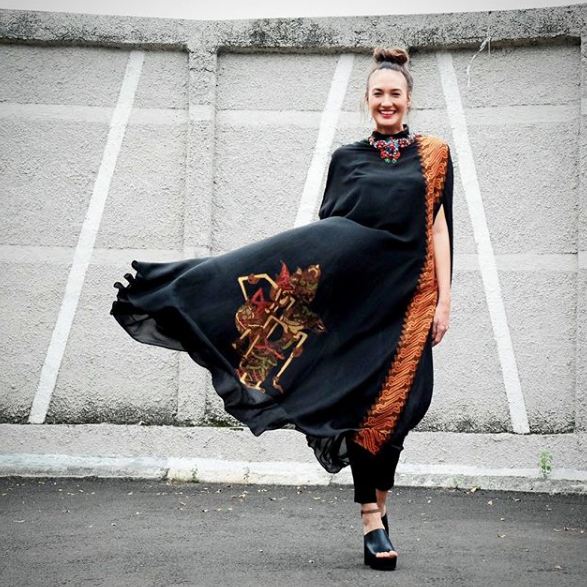 Biasa tampil tomboi, ini 10 gaya Nadine Chandrawinata mengenakan gaun