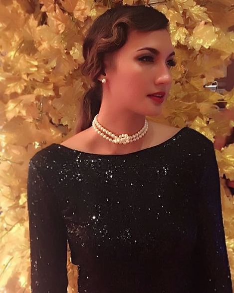 Biasa tampil tomboi, ini 10 gaya Nadine Chandrawinata mengenakan gaun