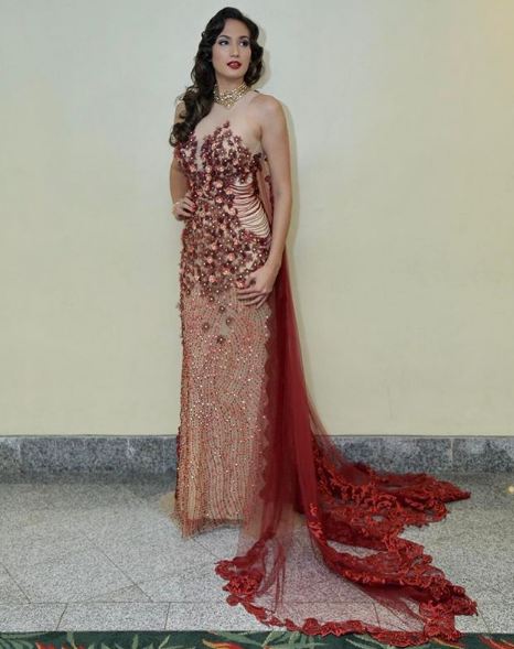 Biasa tampil tomboi, ini 10 gaya Nadine Chandrawinata mengenakan gaun