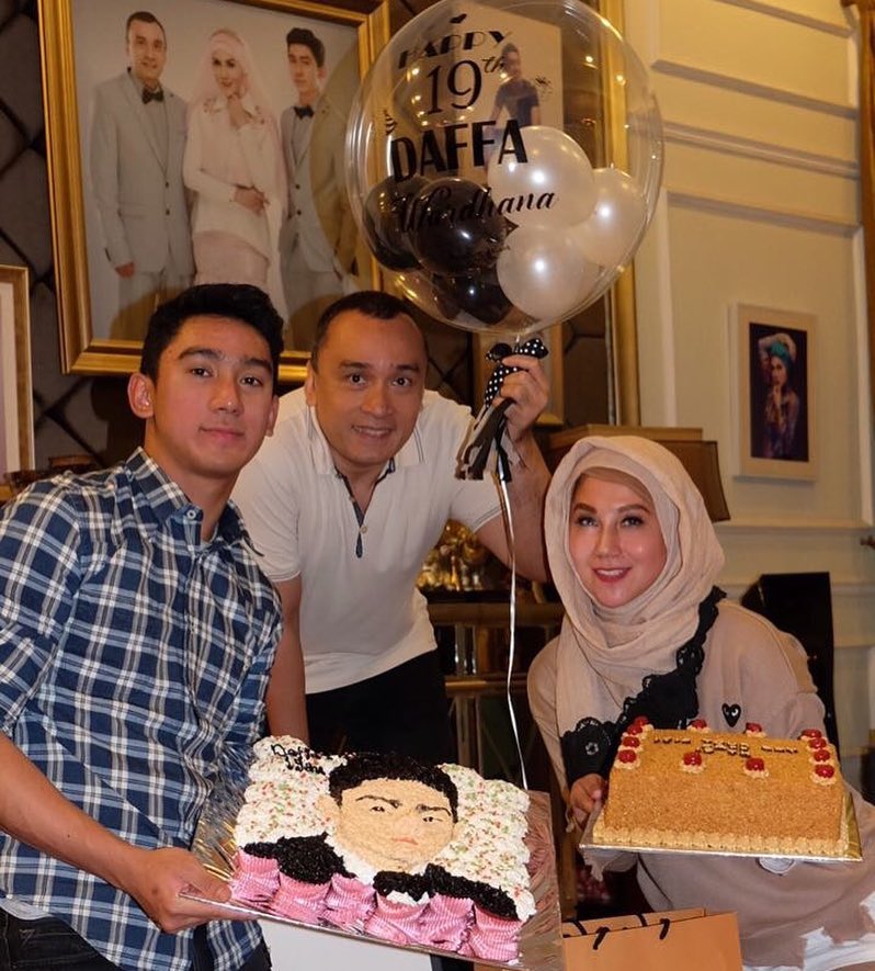 Makin lengket, begini momen Chelsea Islan beri surprise ultah ke Daffa