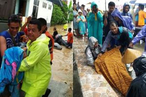 10 Potret evakuasi bencana banjir di Pacitan, semua bahu-membahu