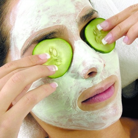 8 Bahan makanan yang bisa dibuat masker wajah, pancarkan cantik alami