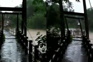 Detik-detik jembatan di Jogja ambrol dihantam air sungai yang meluap
