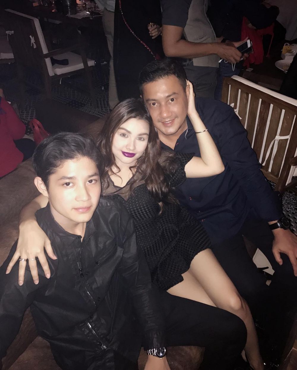 Bercerai dari pasangan, 6 seleb tampan ini menangkan hak asuh anak