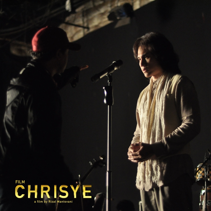 Kisah hidup musisi legenda Chrisye dituangkan ke dalam film keren ini