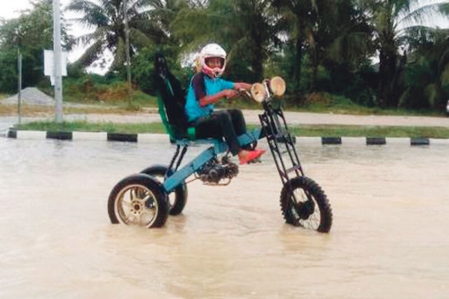 Pria ini ciptakan motor tahan banjir bermodal Rp 1,6 juta