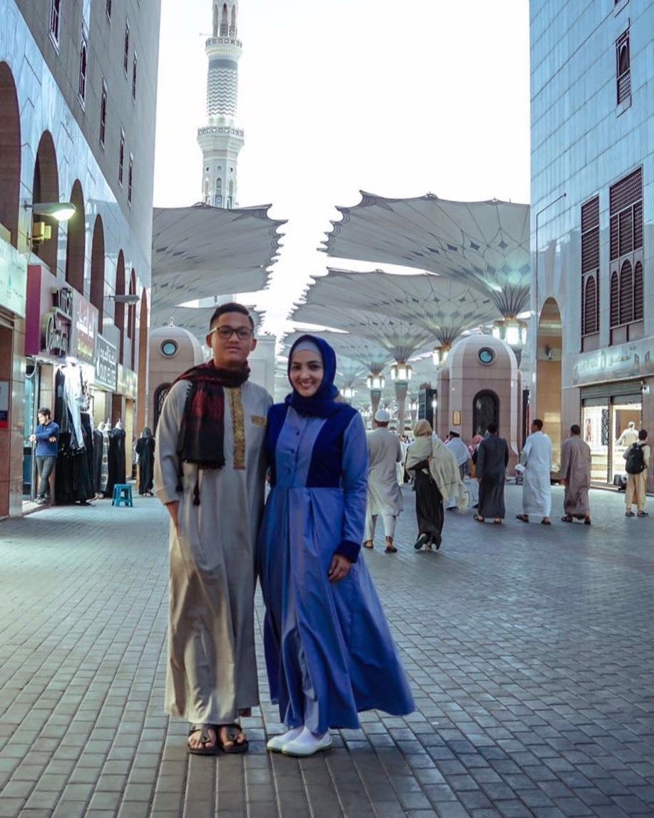 10 Momen kebersamaan Azriel & ibundanya Ashanty, kayak kakak-adik