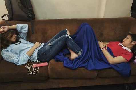 Pose 7 seleb Tanah Air tertidur di sembarang tempat, masih cakep?