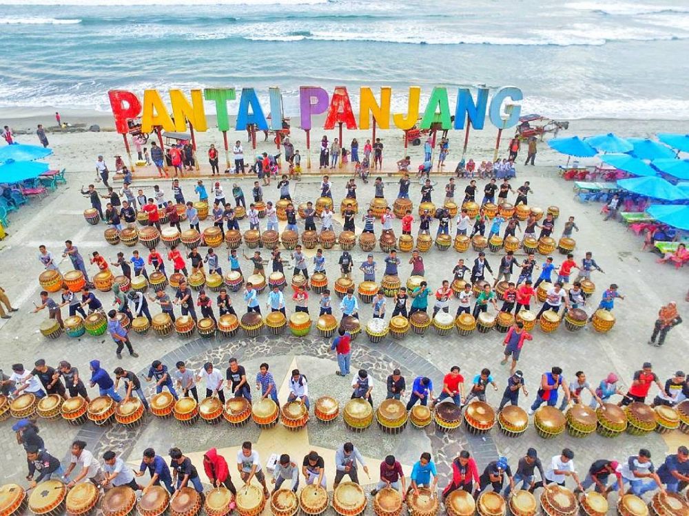 5 Kesenian Indonesia ini butuh banyak personel, aksinya bikin takjub