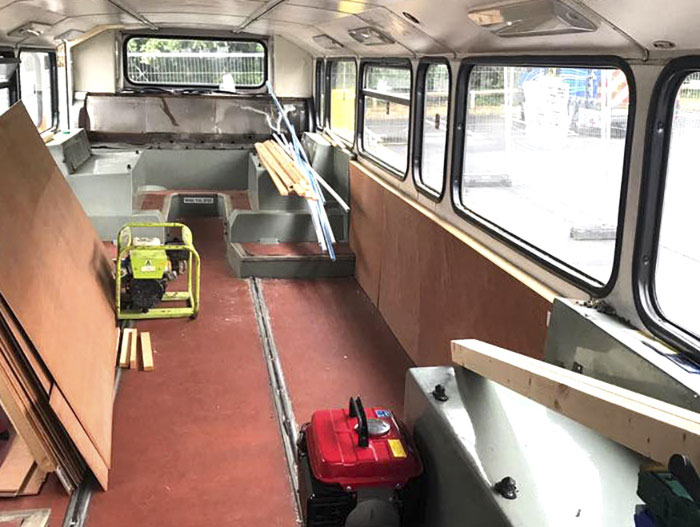 Bus tingkat direnovasi jadi rumah tunawisma, hasilnya keren abis