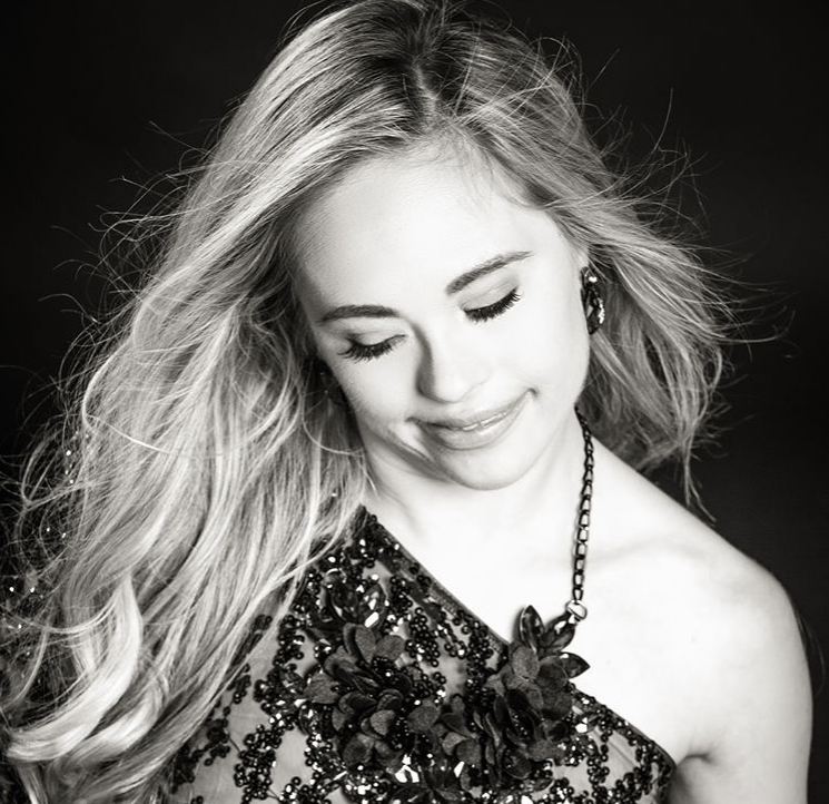 Penderita down syndrome ini sukses cetak sejarah di kontes kecantikan