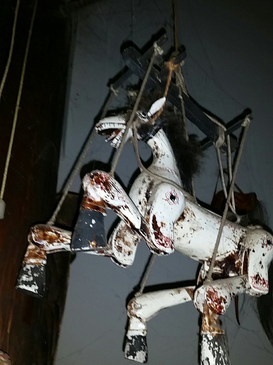 15 Barang dekorasi ini bikin kamu nggak betah di rumah, seram!