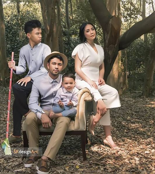 Jago ngedit, 15 foto imajinasi pemuda ini dengan artis bikin iri abis