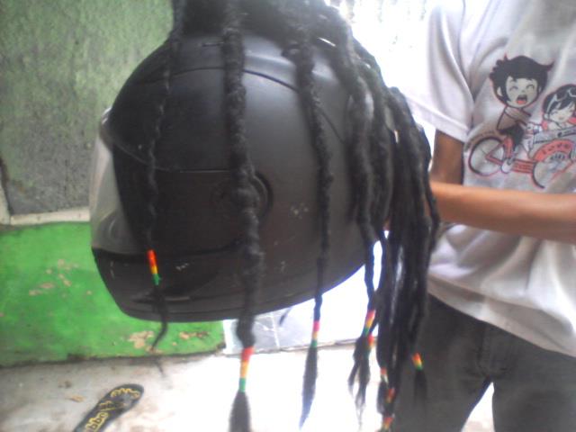 10 Desain helm unik bikin ngakak, ada yang berbentuk tabung elpiji