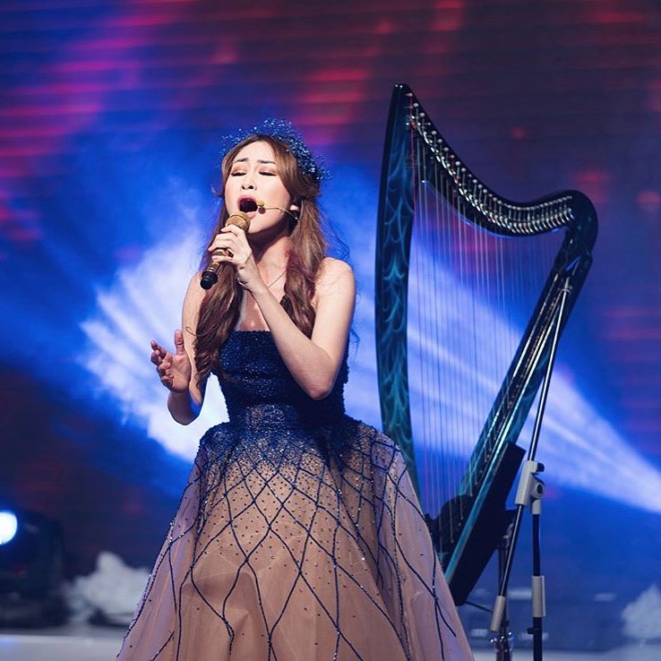 10 Foto Angela July, hot mama yang jadi finalis Asia's Got Talent